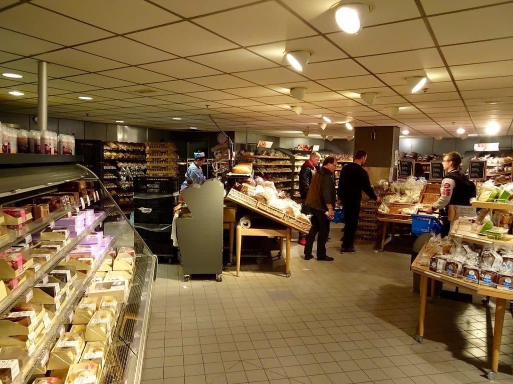 Bakery counter